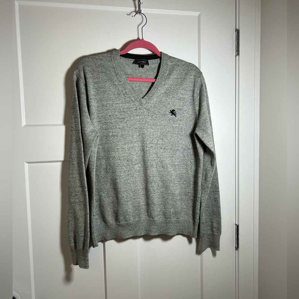 Men’s Large (short) fitted Express v neck sweater